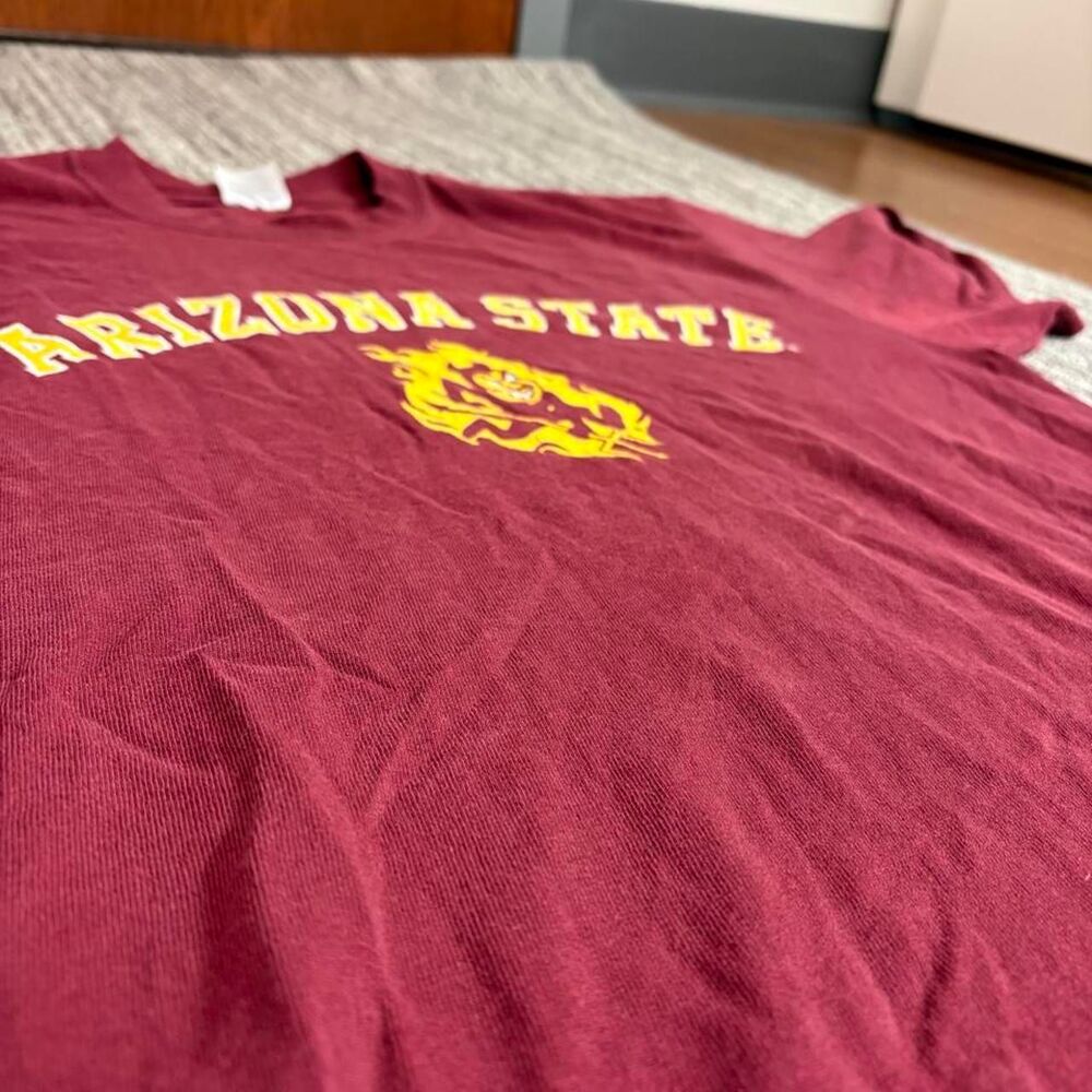 Vintage Arizona State graphic Jerzees Men's Burgundy and Red T-shirt